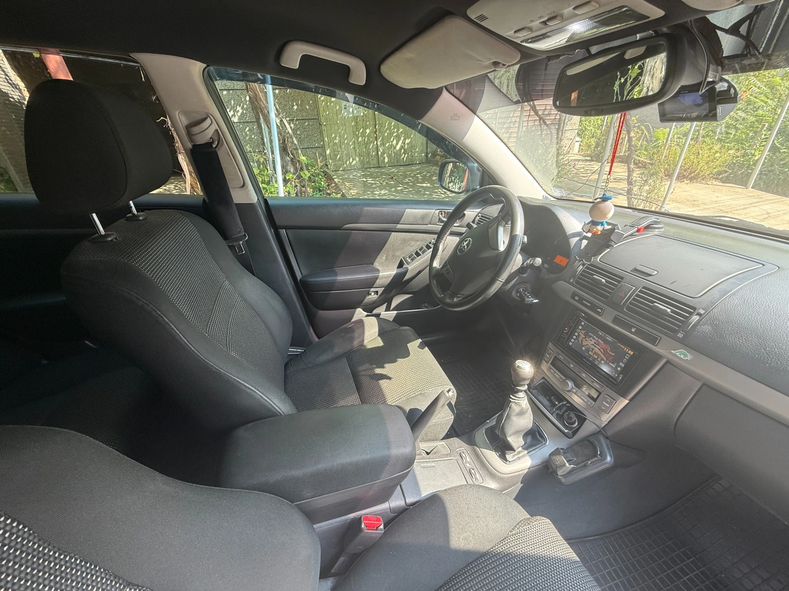 Toyota Avensis 2.2 D4D, снимка 9 - Автомобили и джипове - 54441516