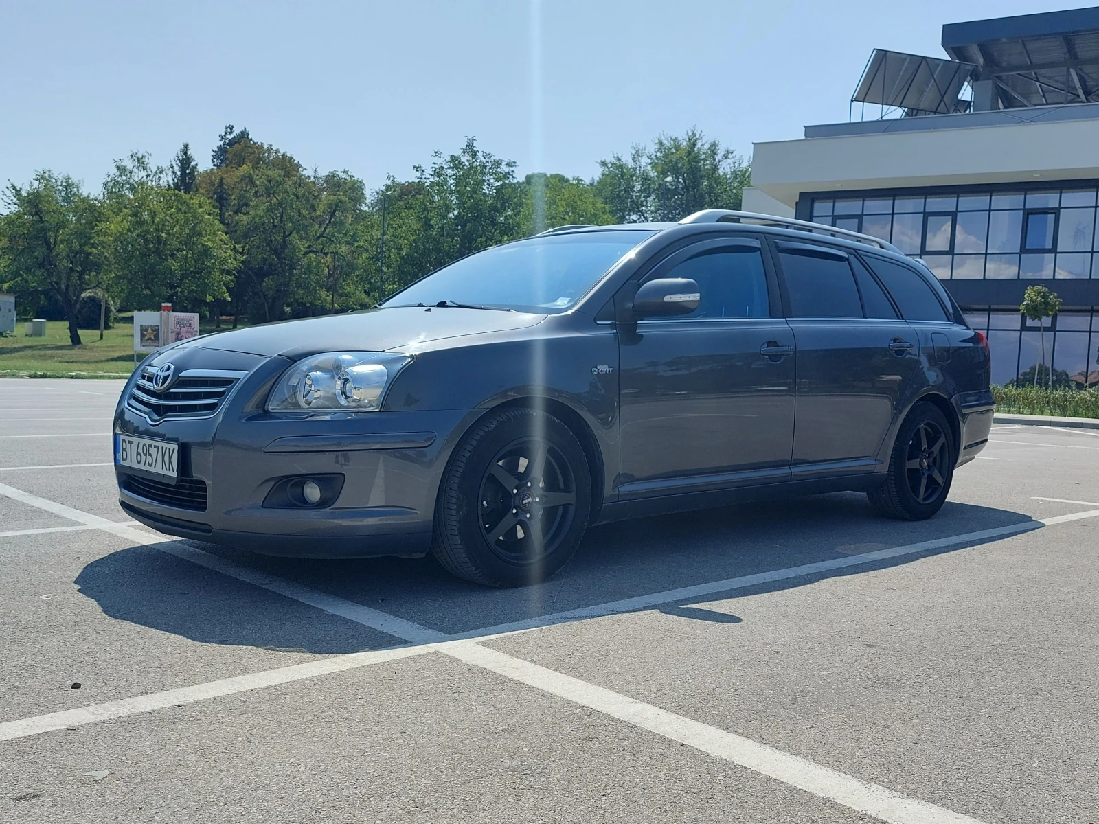 Toyota Avensis 2.2 D4D, снимка 2 - Автомобили и джипове - 54441516