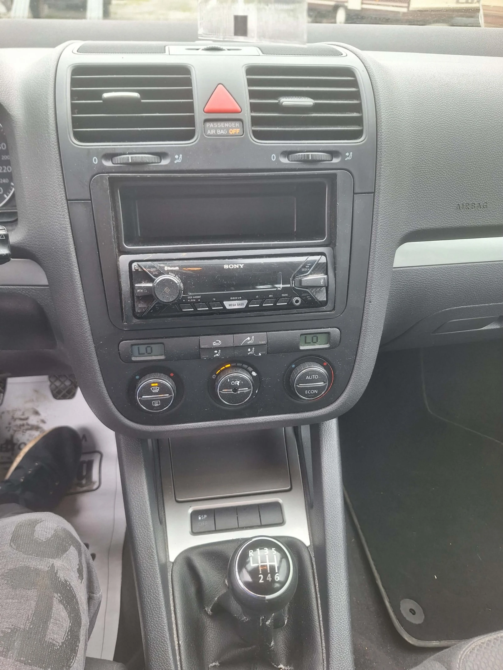 VW Golf 1.6i klima, снимка 11 - Автомобили и джипове - 54640083