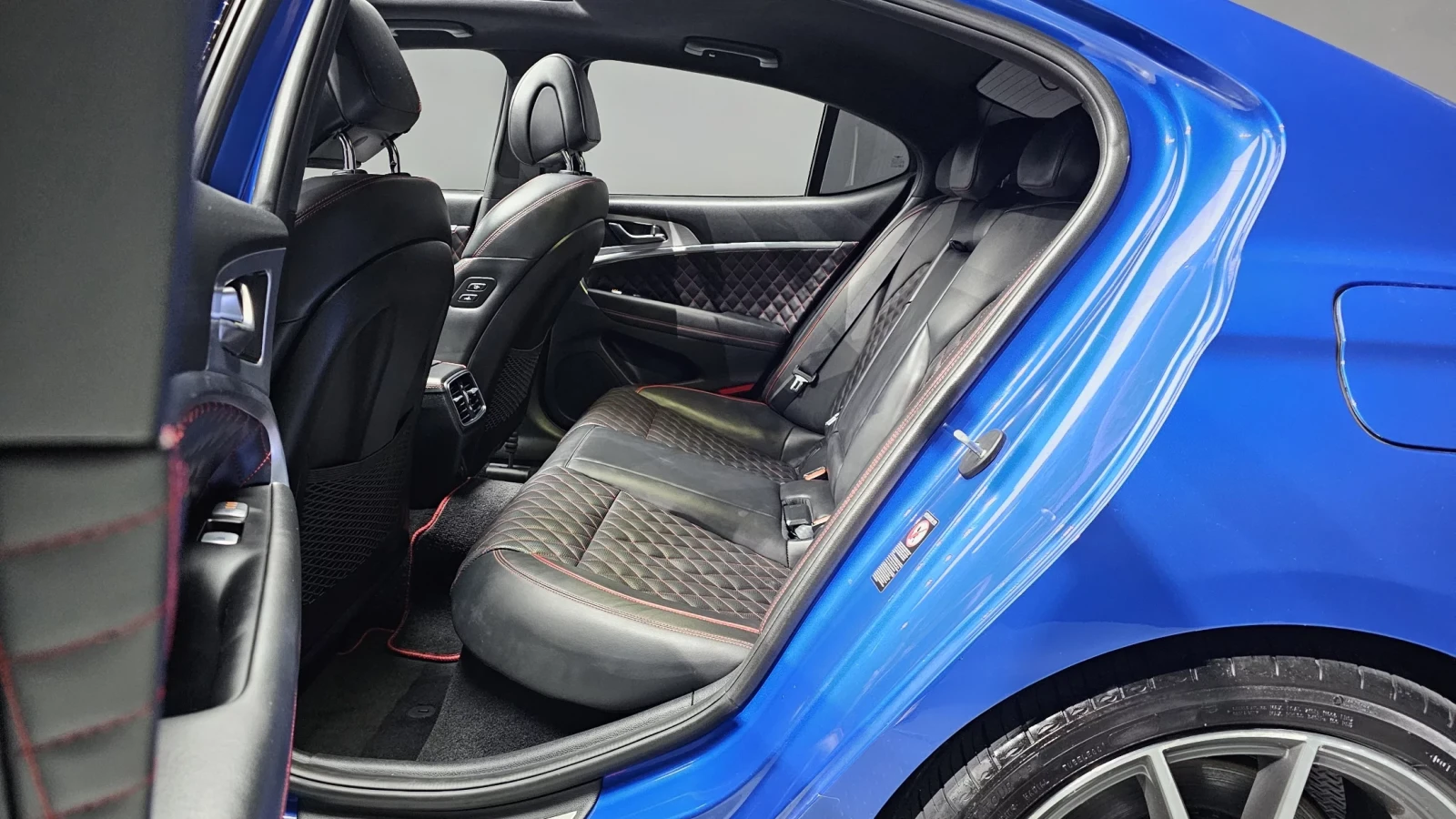 Genesis G70 3.3T Sport AWD Supreme, снимка 8 - Автомобили и джипове - 54723819