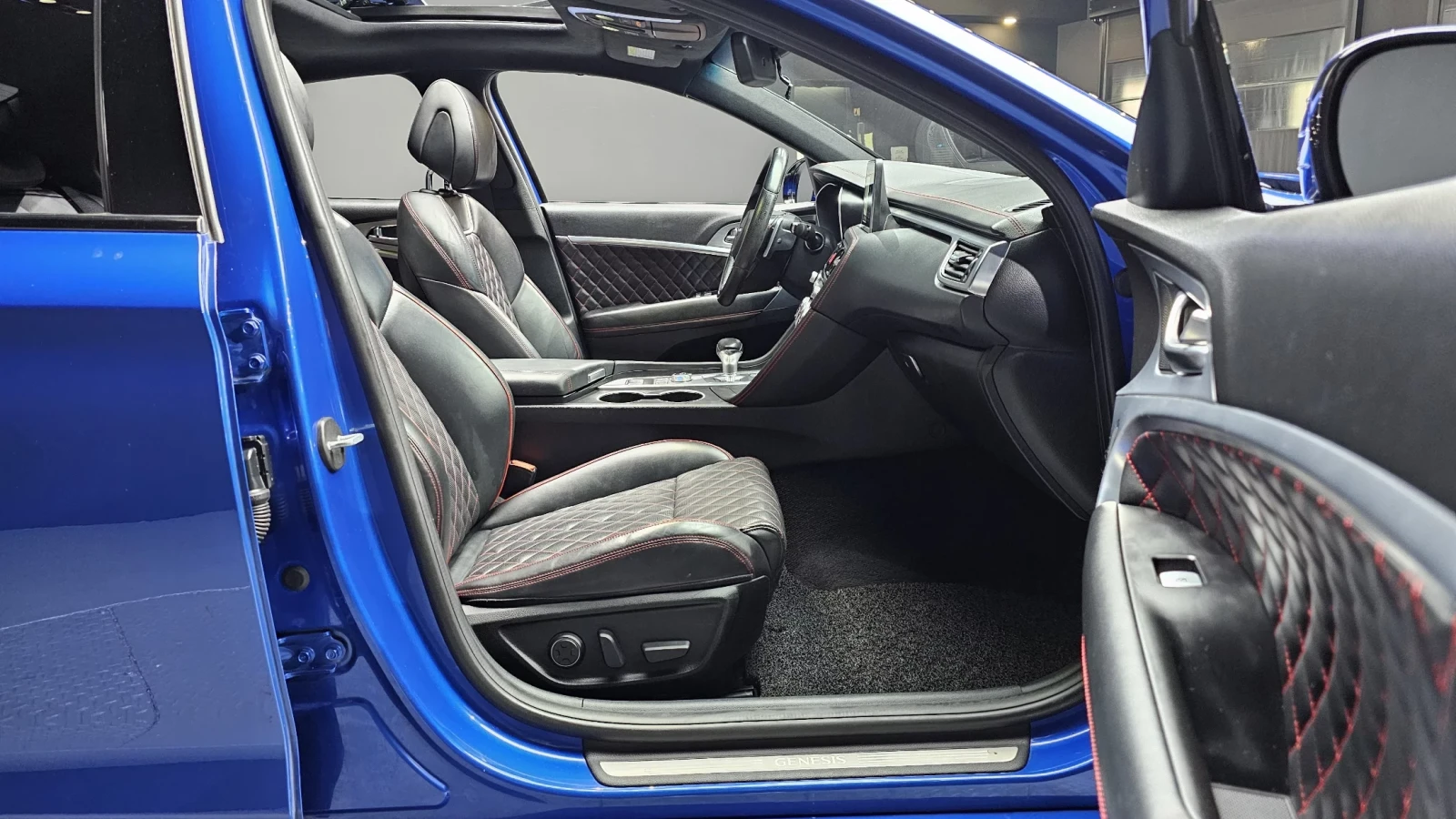 Genesis G70 3.3T Sport AWD Supreme, снимка 7 - Автомобили и джипове - 54723819