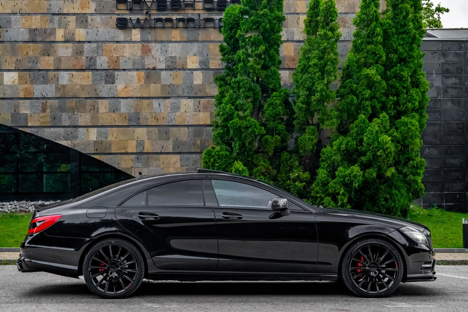 Mercedes-Benz CLS 350 d* AMG PERFORMANCE* BLACK SERIES* 3xTV* HARMAN, снимка 6 - Автомобили и джипове - 54784678
