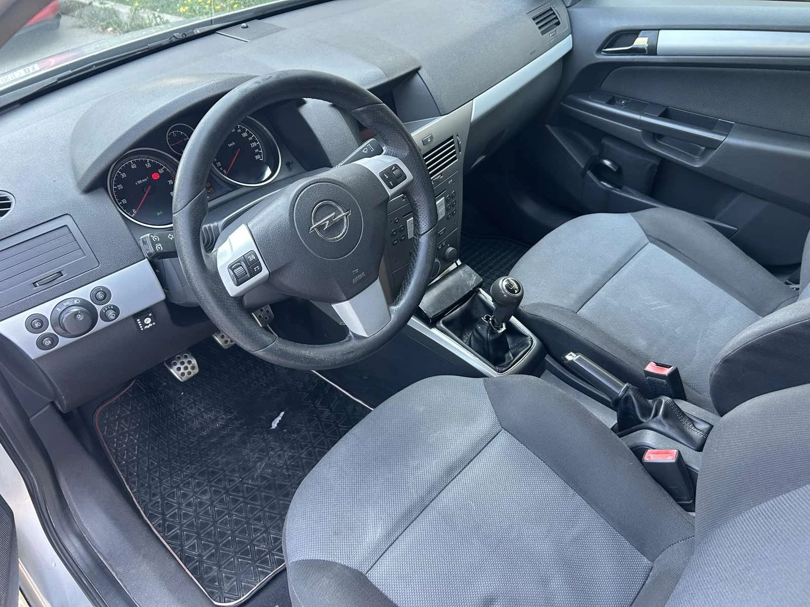 Opel Astra 1.4 90к. OPC line, снимка 13 - Автомобили и джипове - 55357292