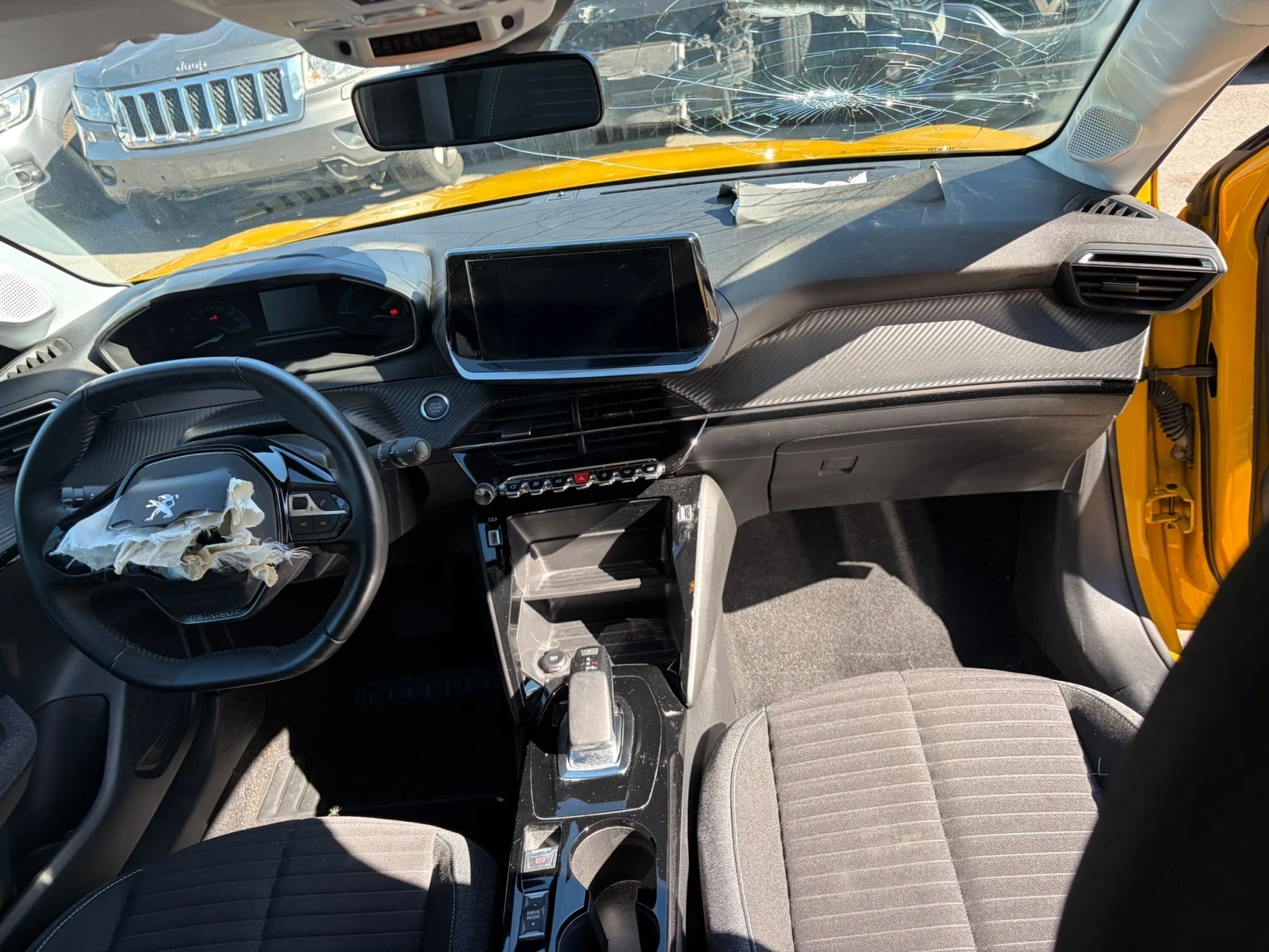 Peugeot 208, снимка 8 - Автомобили и джипове - 56485022