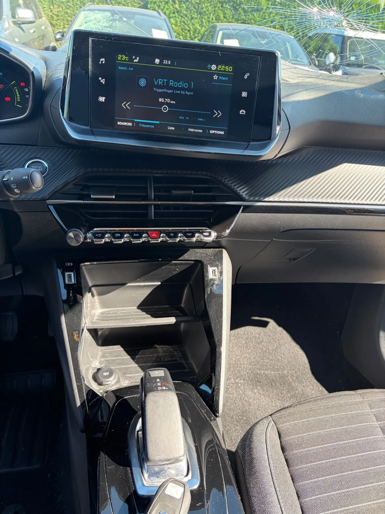 Peugeot 208, снимка 10 - Автомобили и джипове - 56485022
