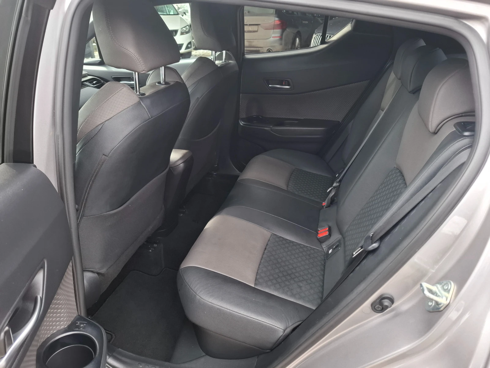 Toyota C-HR 2.0HYBRID  - изображение 7