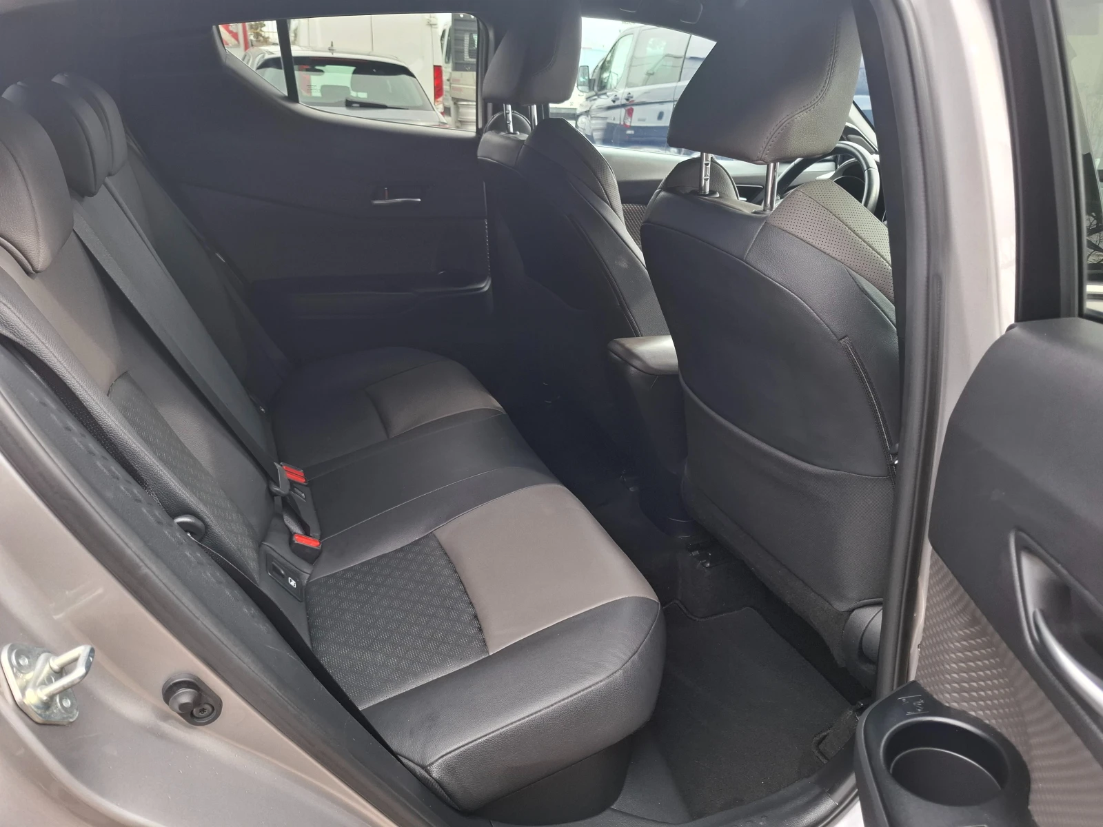 Toyota C-HR 2.0HYBRID  - изображение 9