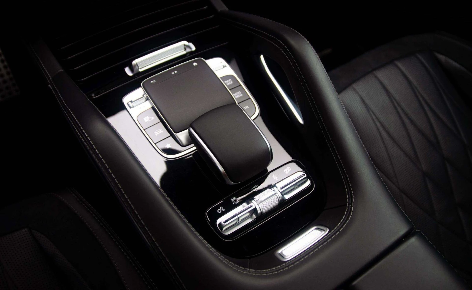 Mercedes-Benz GLS 63 AMG 4Matic+ , снимка 12 - Автомобили и джипове - 53708285