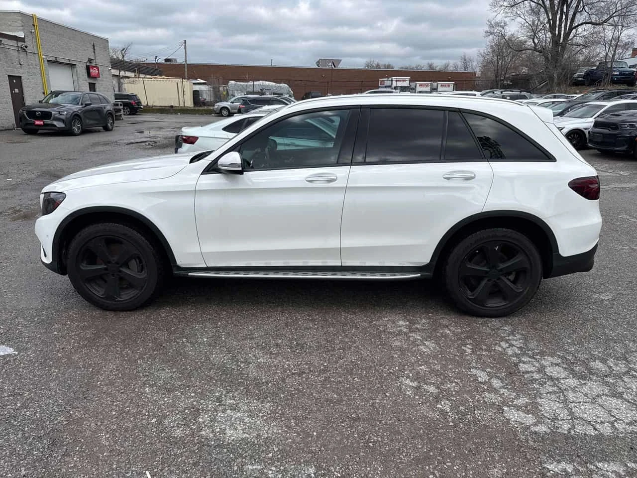 Mercedes-Benz GLC 300 2 КЛЮЧА* ПОДГРЕВИ* ПАНО* KEYLESS* CARFAX, снимка 2 - Автомобили и джипове - 54185693