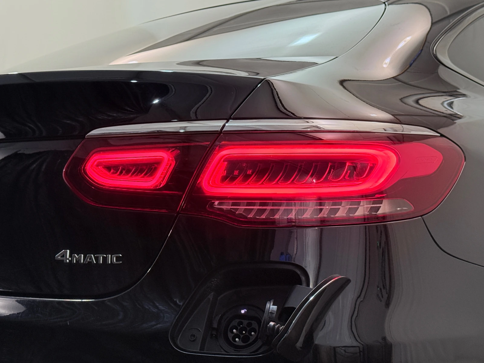 Mercedes-Benz GLC 300 e AMG Coupe Plug in Hybrid, снимка 9 - Автомобили и джипове - 54591935