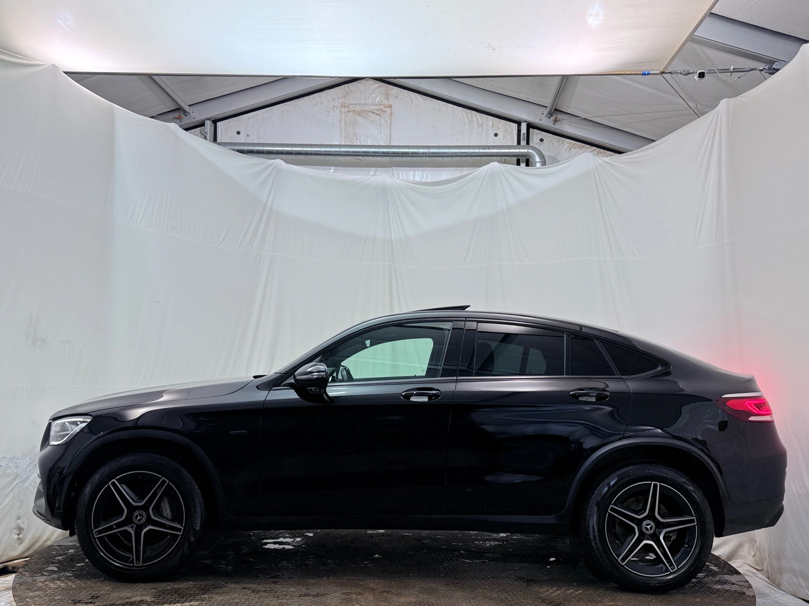 Mercedes-Benz GLC 300 e AMG Coupe Plug in Hybrid, снимка 8 - Автомобили и джипове - 54591935