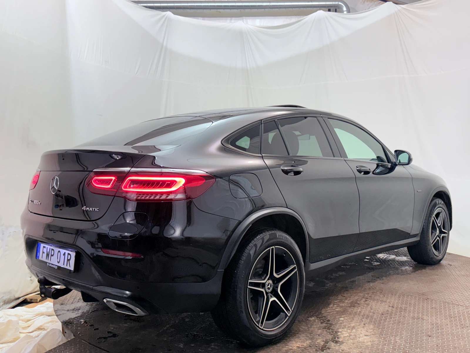 Mercedes-Benz GLC 300 e AMG Coupe Plug in Hybrid, снимка 5 - Автомобили и джипове - 54591935