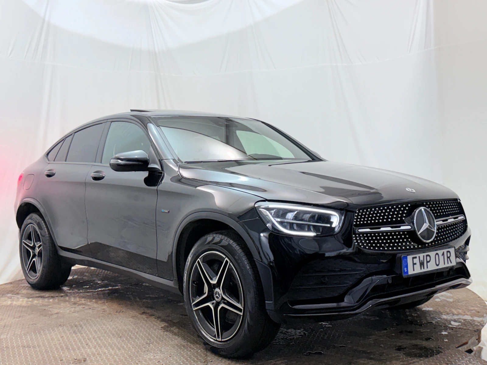Mercedes-Benz GLC 300 e AMG Coupe Plug in Hybrid, снимка 3 - Автомобили и джипове - 54591935