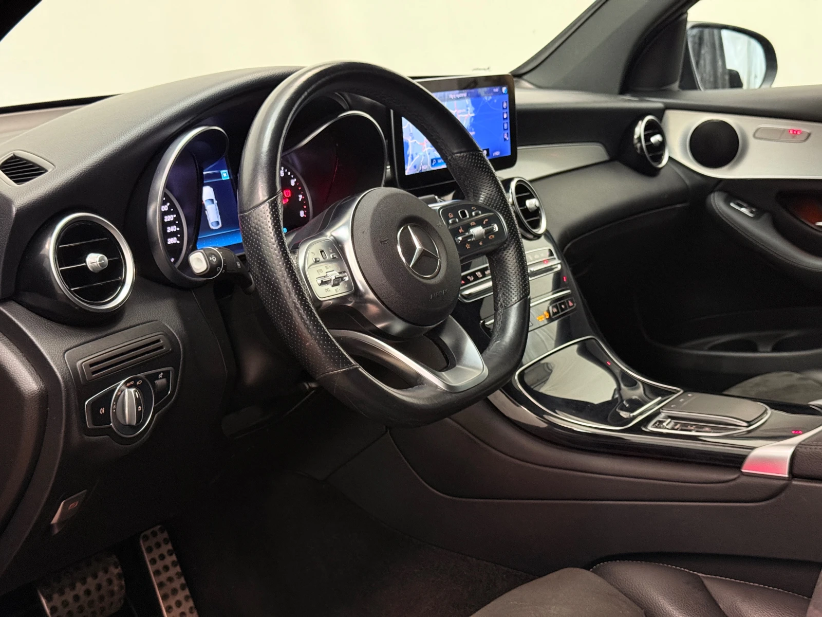 Mercedes-Benz GLC 300 e AMG Coupe Plug in Hybrid, снимка 16 - Автомобили и джипове - 54591935