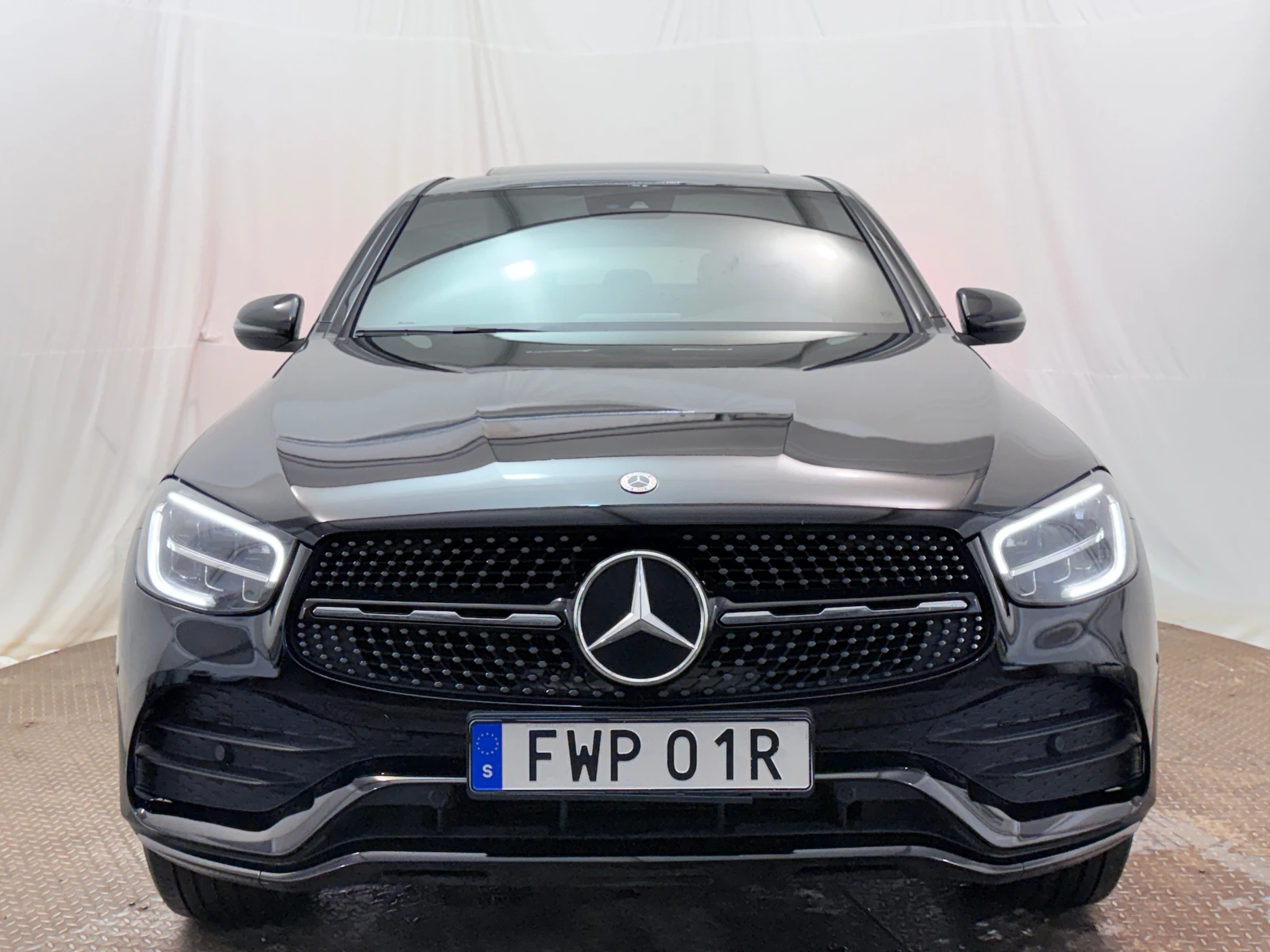 Mercedes-Benz GLC 300 e AMG Coupe Plug in Hybrid, снимка 2 - Автомобили и джипове - 54591935