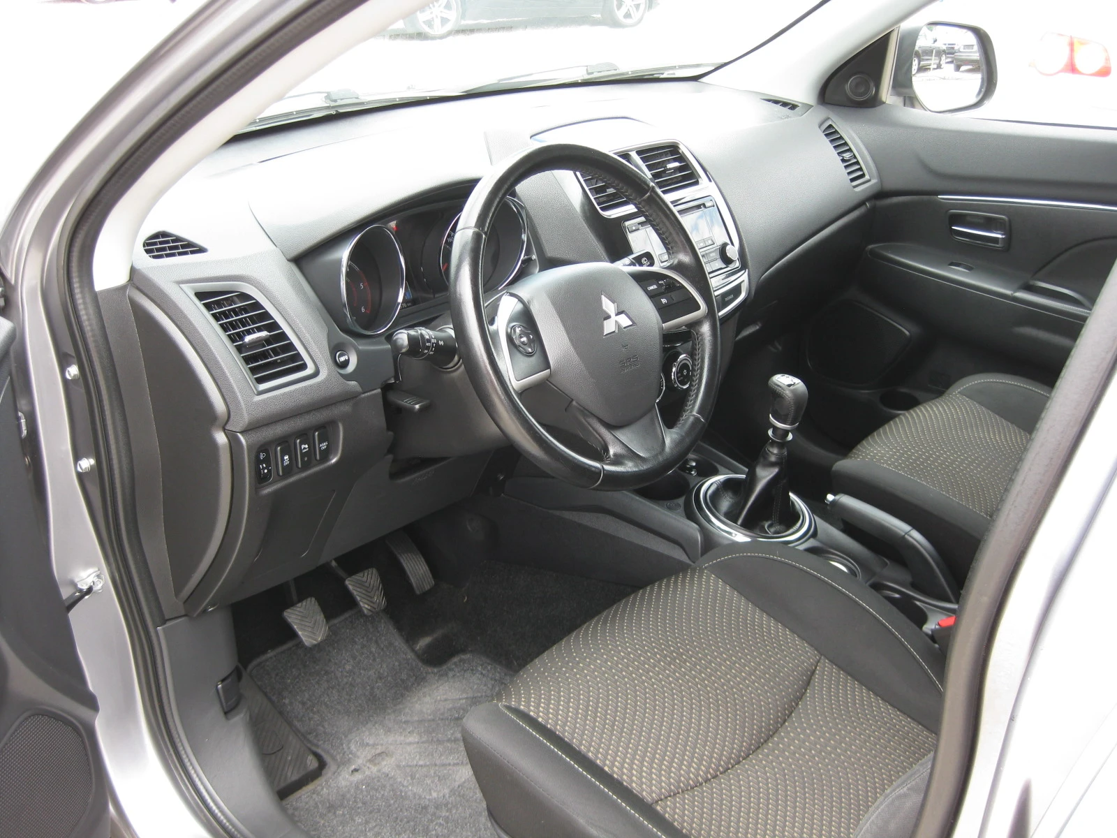 Mitsubishi ASX 1.8 D, снимка 9 - Автомобили и джипове - 55334457