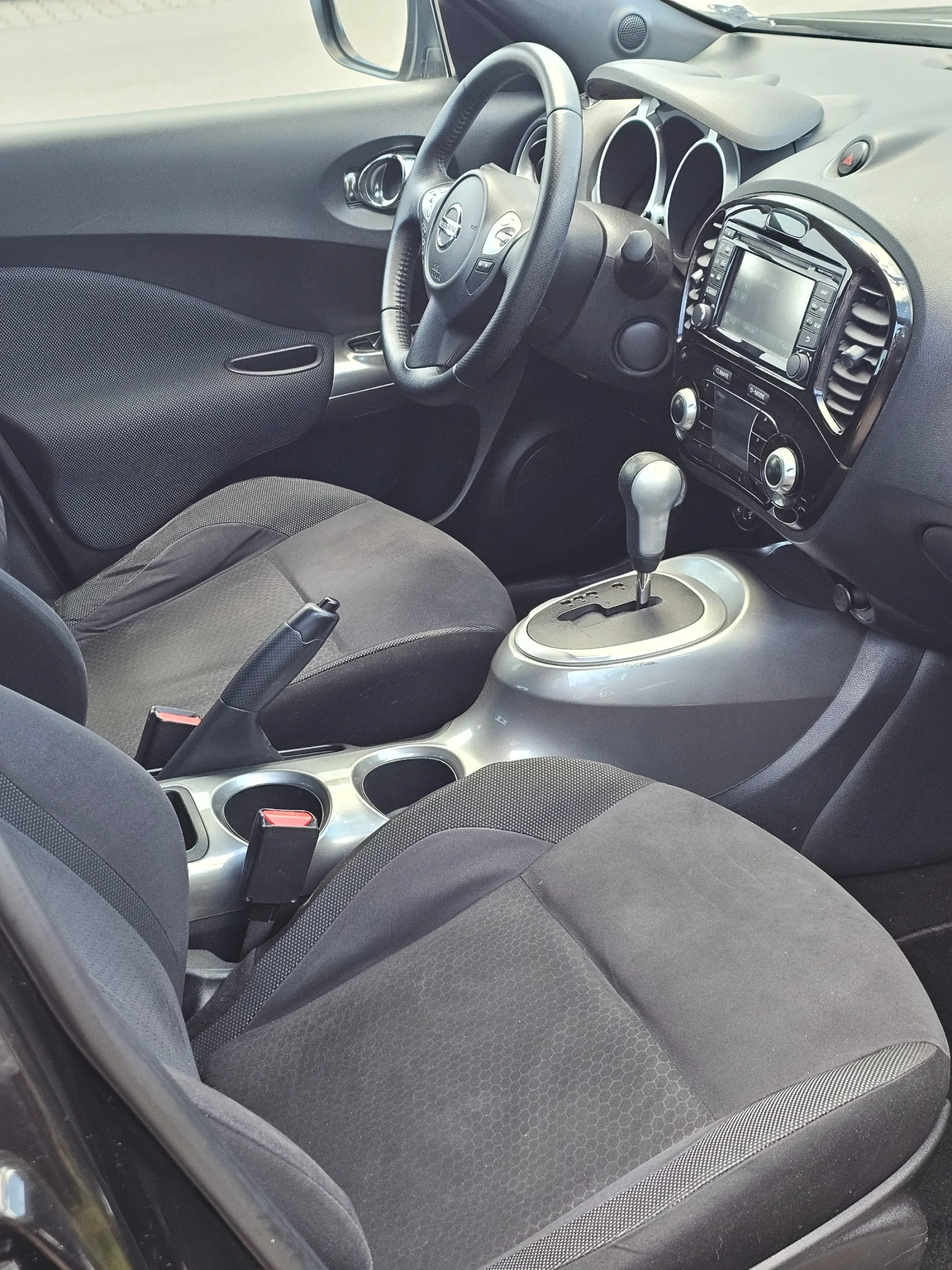 Nissan Juke Tekna Facelift 1.6t 4x4 Обслужена , снимка 11 - Автомобили и джипове - 55439518