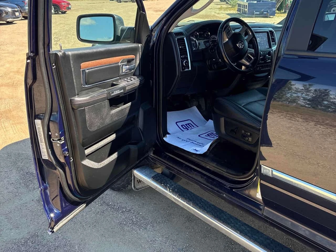 Dodge RAM 1500 * Laramie * CARFAX * ФИНАНСИРАНЕ, снимка 10 - Автомобили и джипове - 56170228