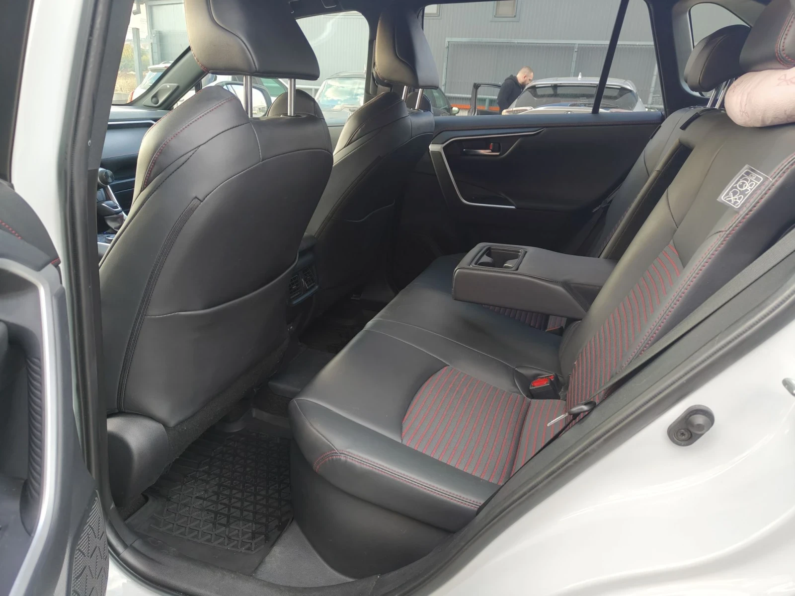 Toyota Rav4 2.5 plug-in хибрид STYLE, снимка 12 - Автомобили и джипове - 56620801