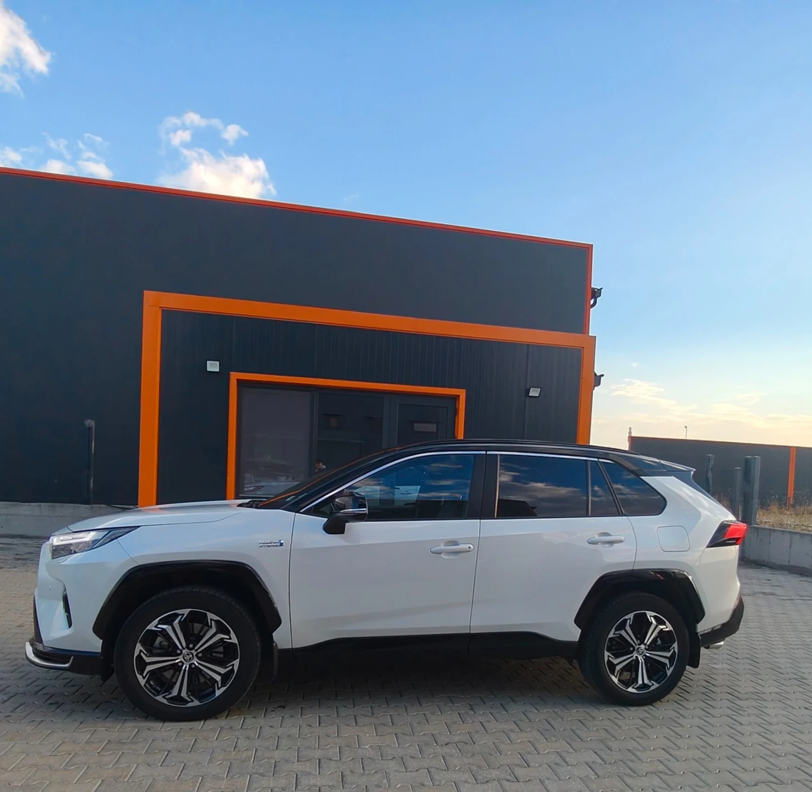 Toyota Rav4 2.5 plug-in хибрид STYLE, снимка 16 - Автомобили и джипове - 56620801