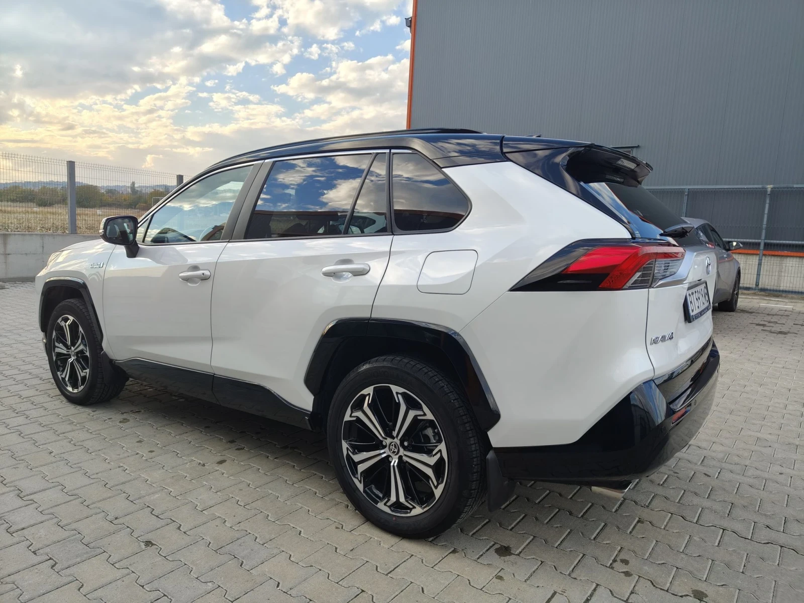 Toyota Rav4 2.5 plug-in хибрид STYLE, снимка 3 - Автомобили и джипове - 56620801
