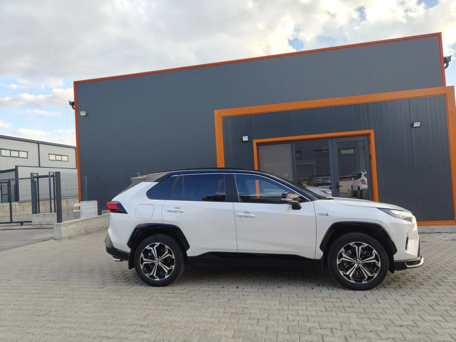 Toyota Rav4 2.5 plug-in хибрид STYLE, снимка 2 - Автомобили и джипове - 56620801