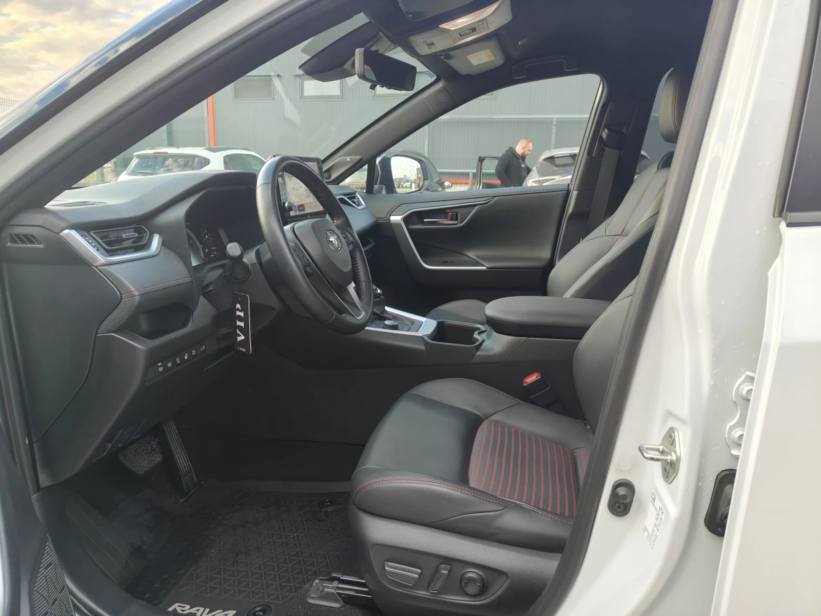 Toyota Rav4 2.5 plug-in хибрид STYLE, снимка 13 - Автомобили и джипове - 56620801