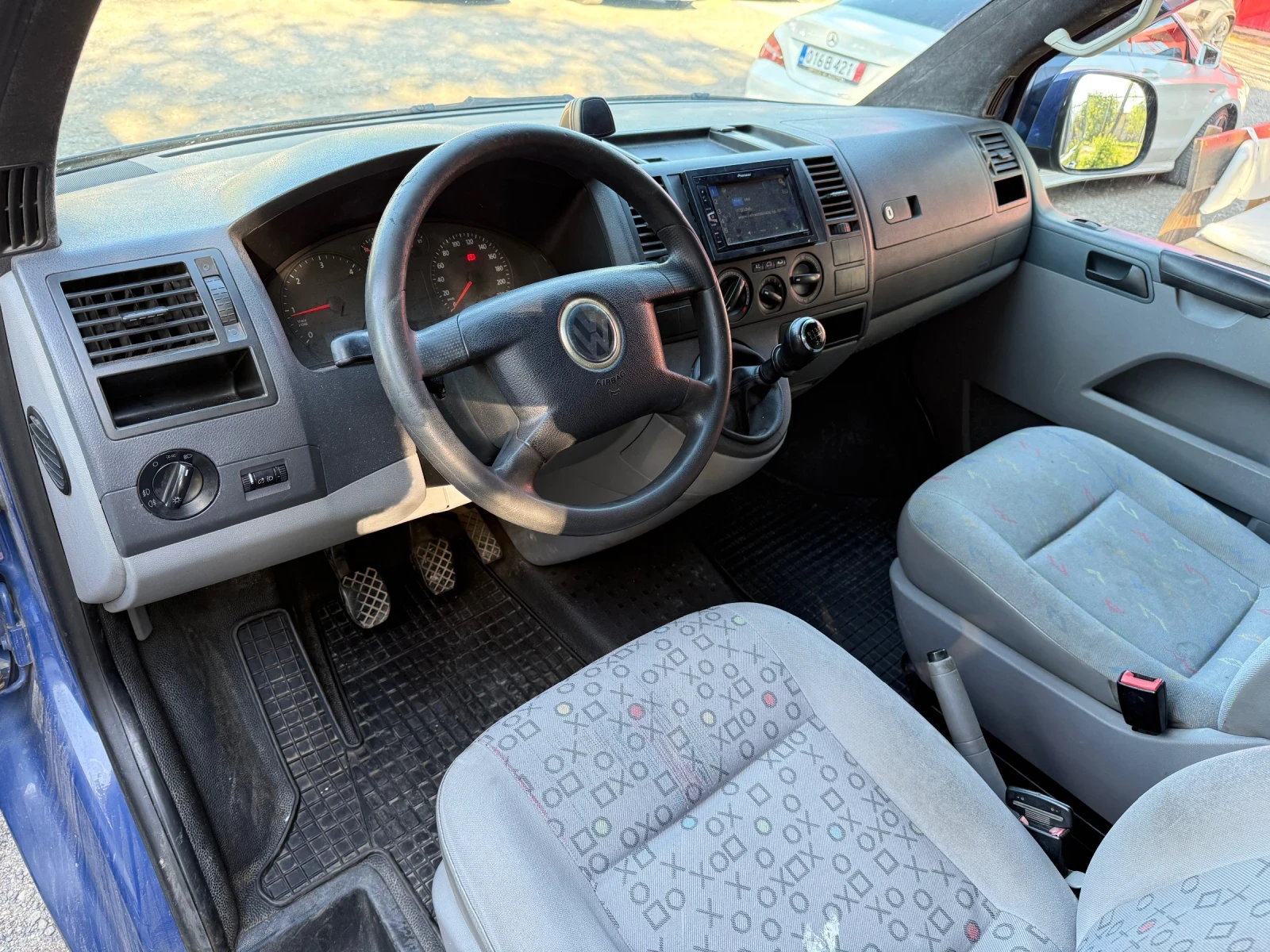 VW T5 КЛМАТИК* ПАРКТРОНИК* 8+ 1* Сменен съединител* FACE, снимка 8 - Бусове и автобуси - 54428597