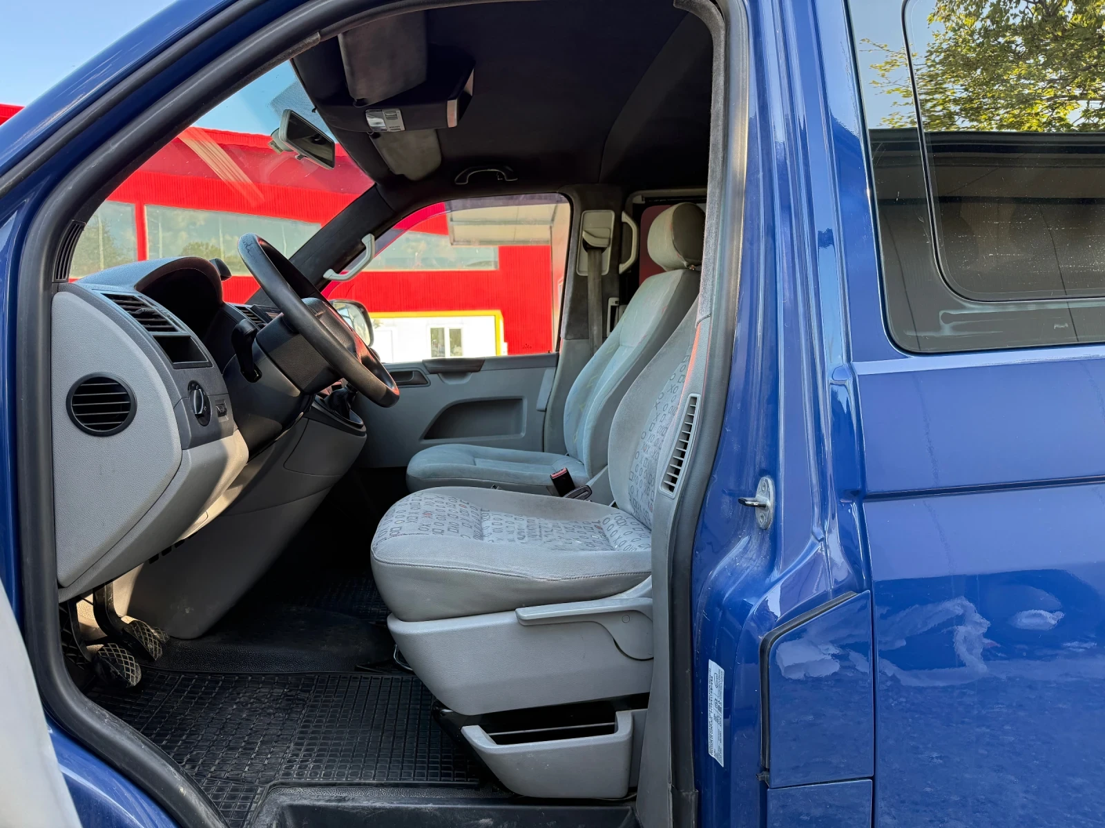 VW T5 КЛМАТИК* ПАРКТРОНИК* 8+ 1* Сменен съединител* FACE, снимка 7 - Бусове и автобуси - 54428597
