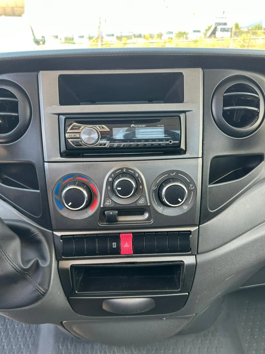 Iveco Daily 35C15 3.0L 150KC 3.5T ОБСЛУЖЕН* ПЕРФЕКТЕН, снимка 10 - Бусове и автобуси - 55185233
