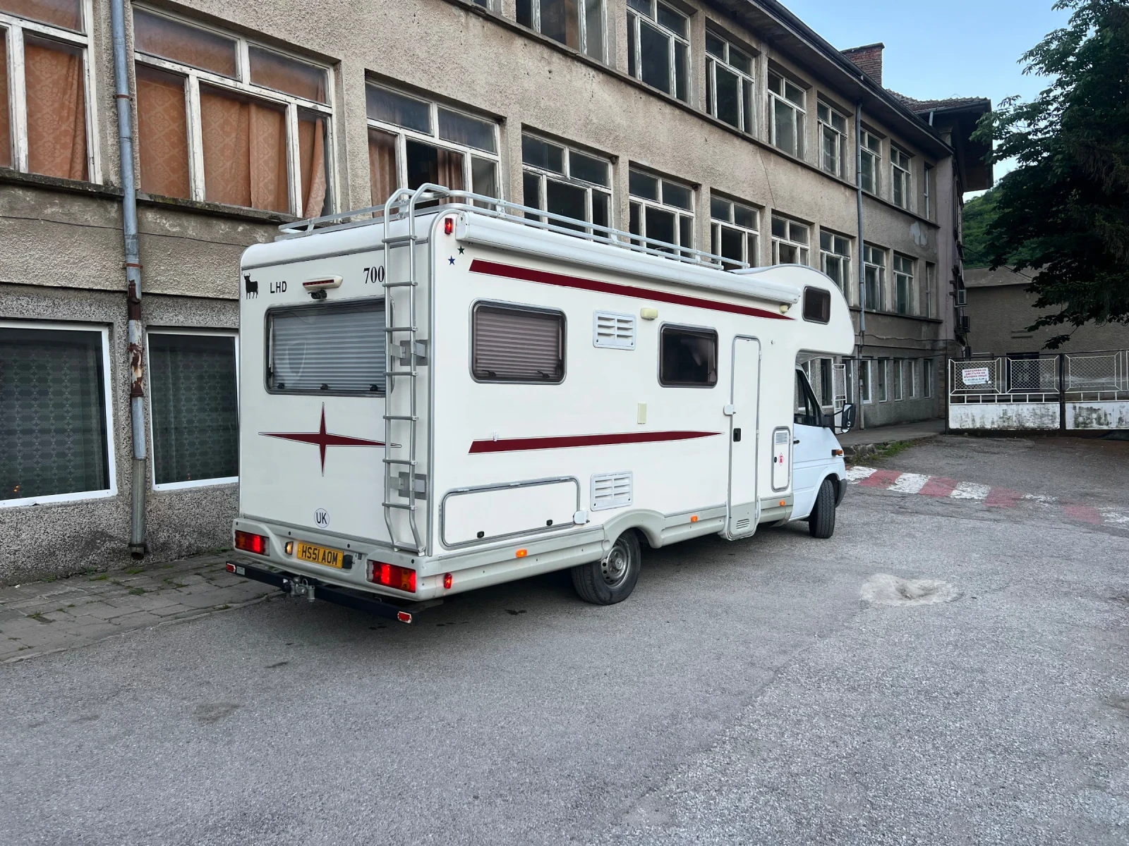 Кемпер McLouis Mercedes Sprinter 2.7 cdi /6 места, снимка 2 - Каравани и кемпери - 54735653