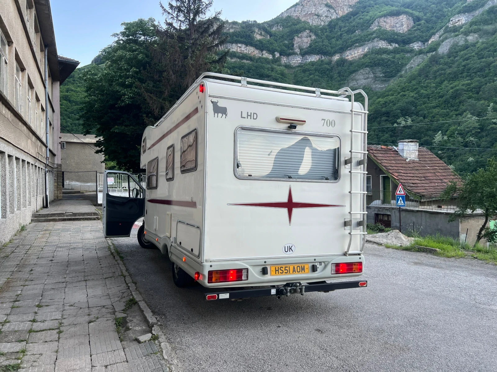 Кемпер McLouis Mercedes Sprinter 2.7 cdi /6 места, снимка 3 - Каравани и кемпери - 54735653