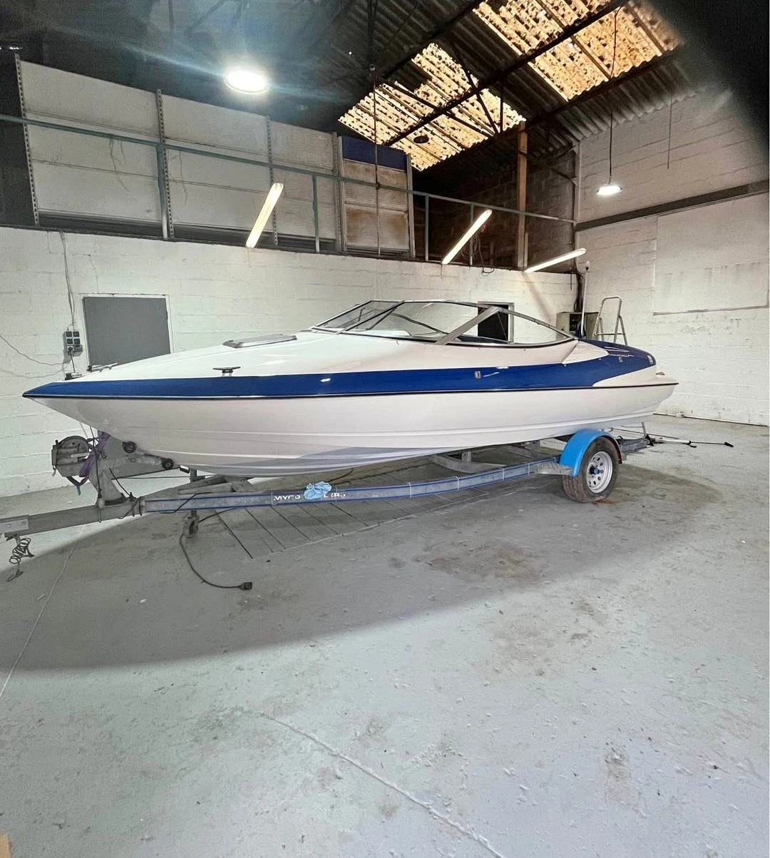 Лодка Bayliner Capri 175