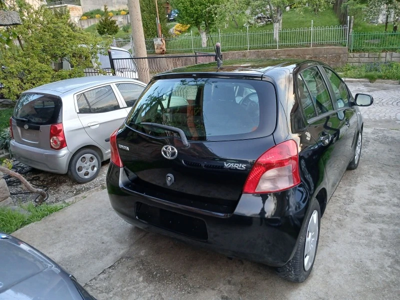 Toyota Yaris 1.0i , снимка 5 - Автомобили и джипове - 45414237