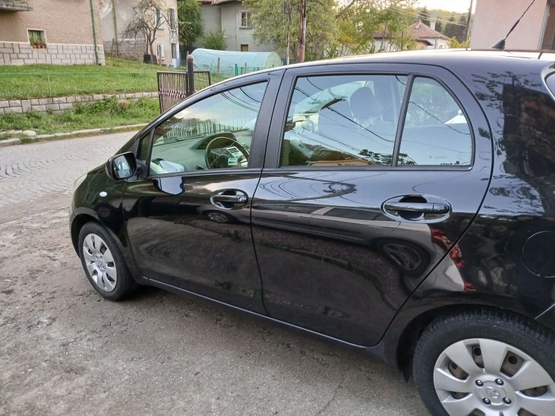 Toyota Yaris 1.0i , снимка 7 - Автомобили и джипове - 45414237