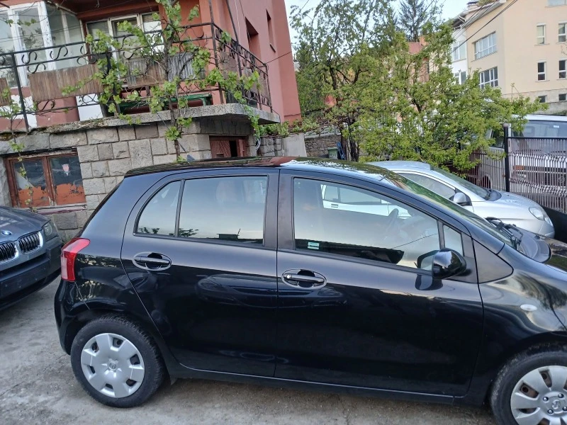 Toyota Yaris 1.0i , снимка 4 - Автомобили и джипове - 45414237