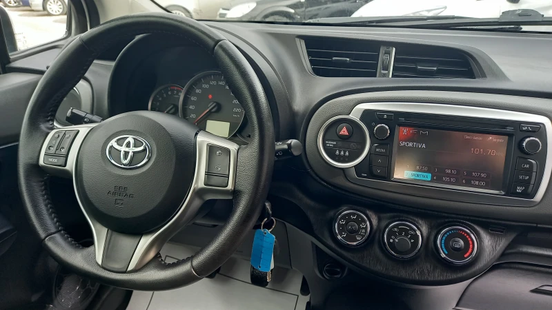 Toyota Yaris 1.3i-Нави= Камера, 6 скорости, снимка 9 - Автомобили и джипове - 47469229