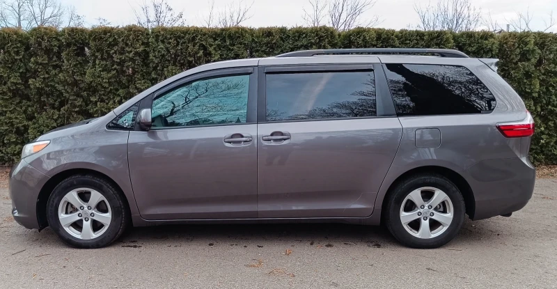 Toyota Sienna, снимка 2 - Автомобили и джипове - 48646044