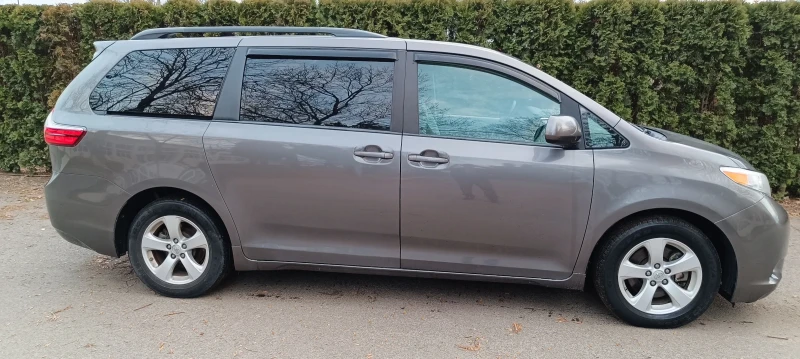 Toyota Sienna, снимка 6 - Автомобили и джипове - 48646044