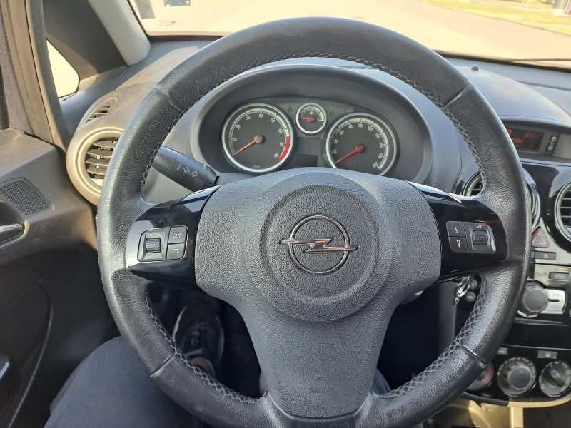 Opel Corsa 1.2 80 кс Газ/Бензин, снимка 8 - Автомобили и джипове - 52063161
