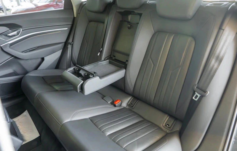 Audi E-Tron 50 Quattro, снимка 11 - Автомобили и джипове - 52748964