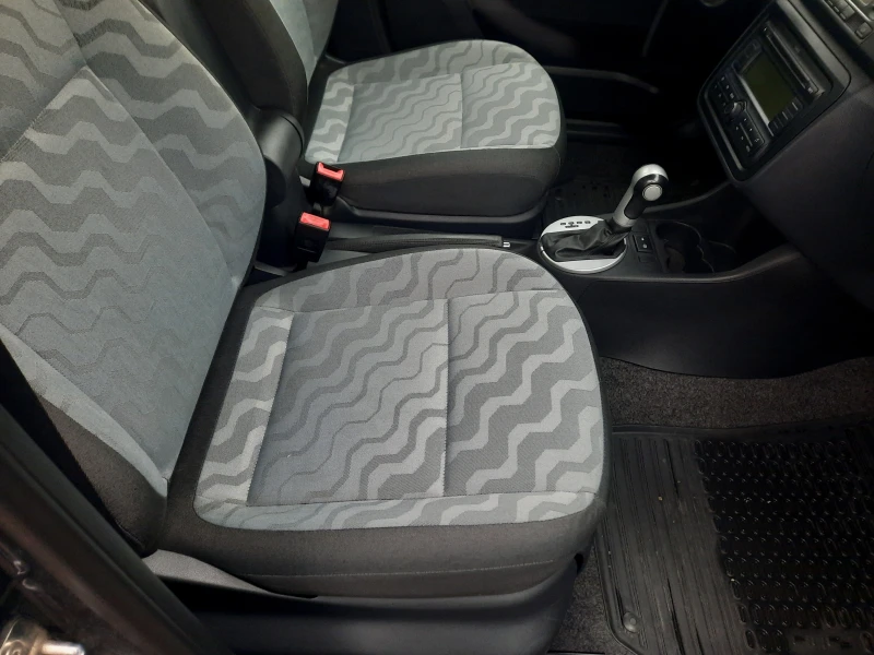 Skoda Fabia 1.6i, снимка 10 - Автомобили и джипове - 53124022