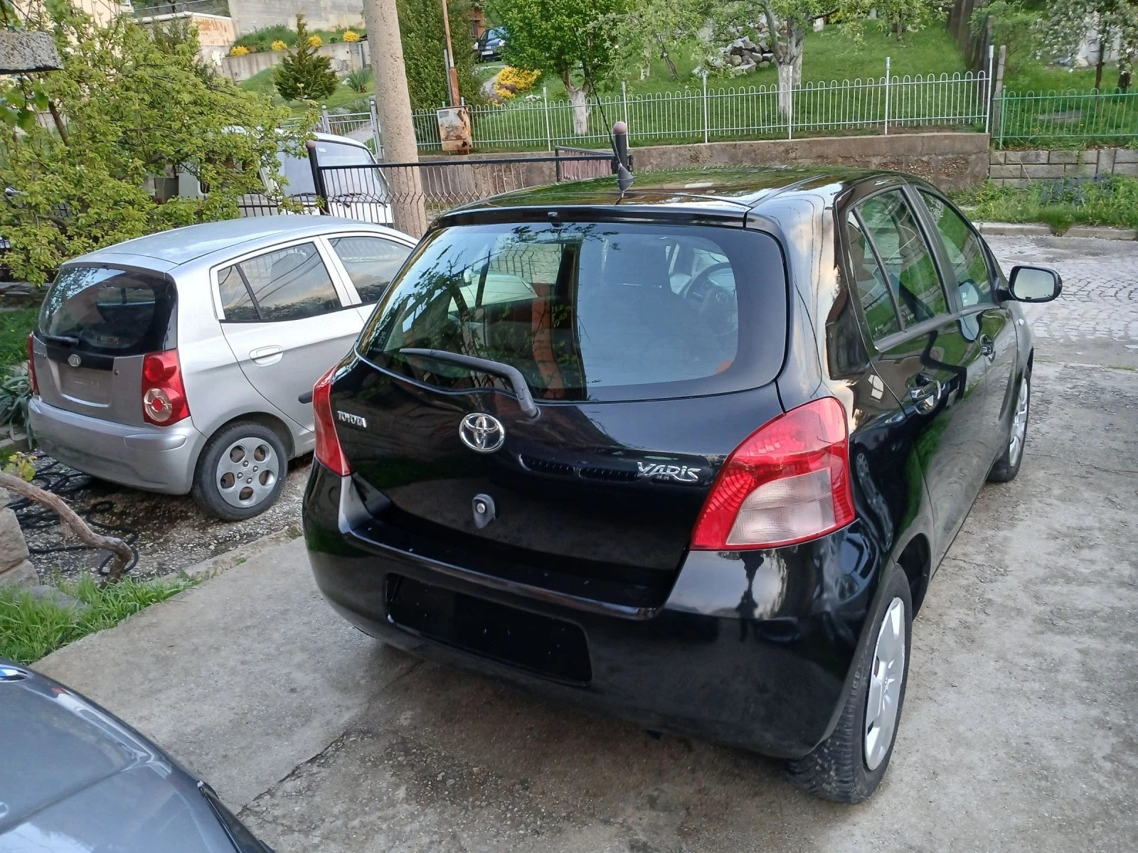 Toyota Yaris 1.0i  - изображение 5