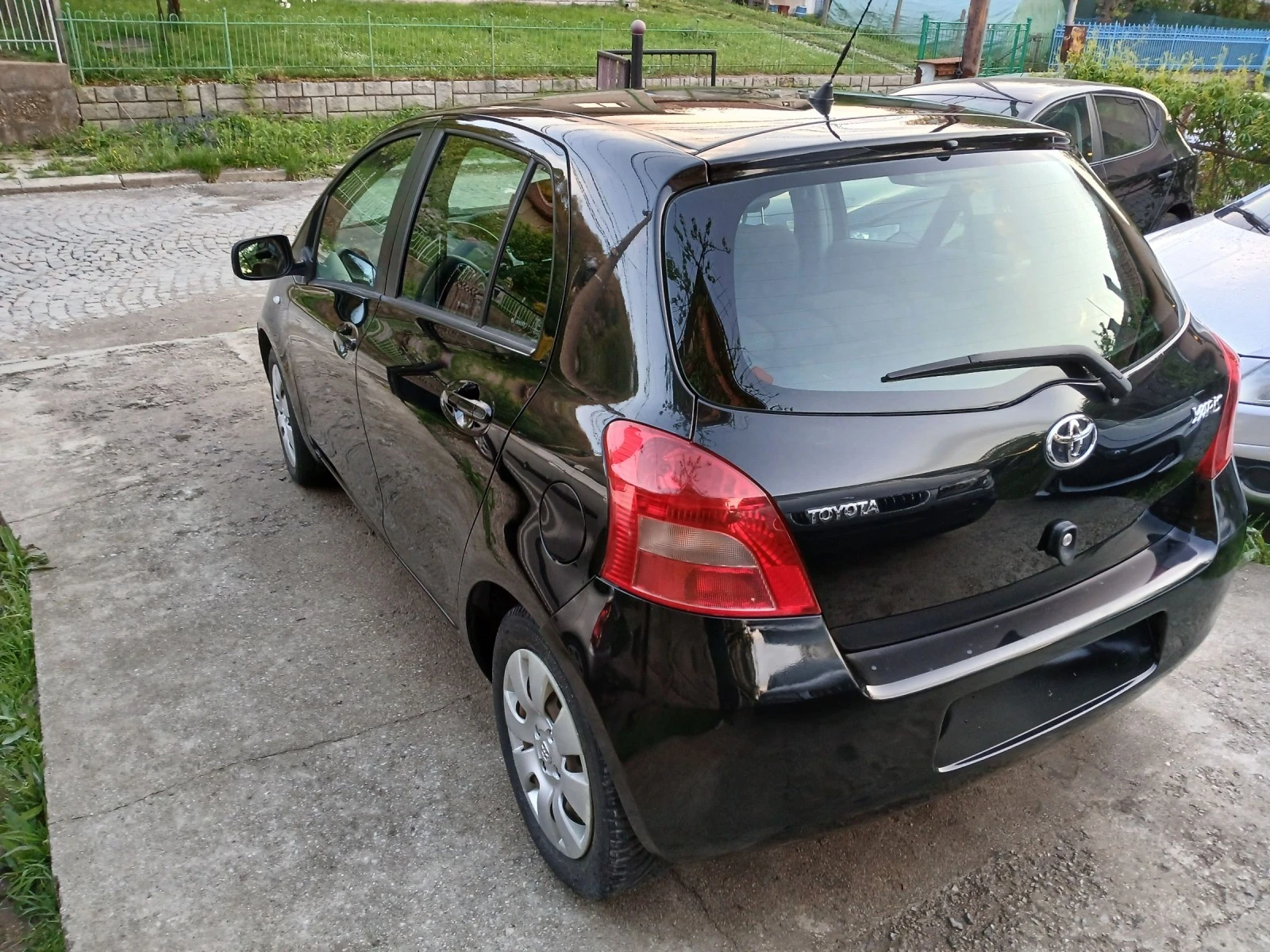 Toyota Yaris 1.0i  - изображение 6