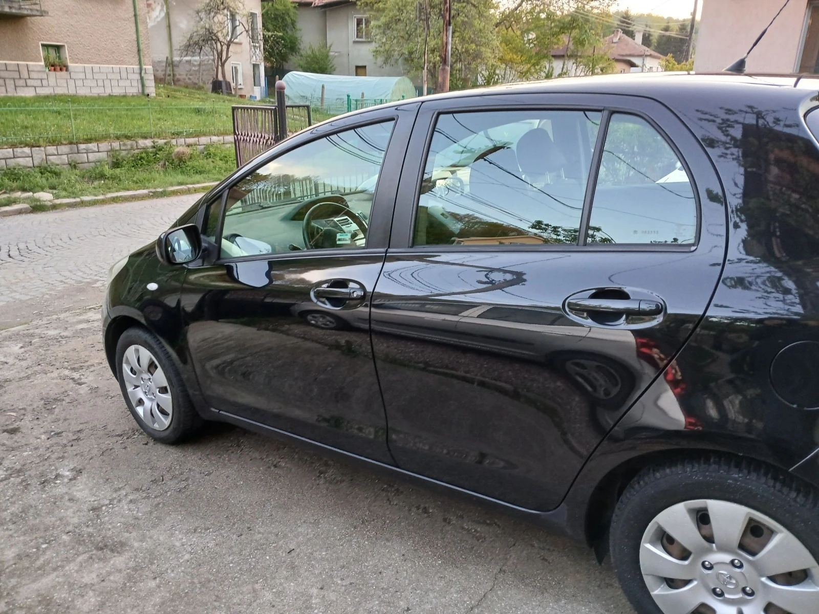 Toyota Yaris 1.0i  - изображение 7