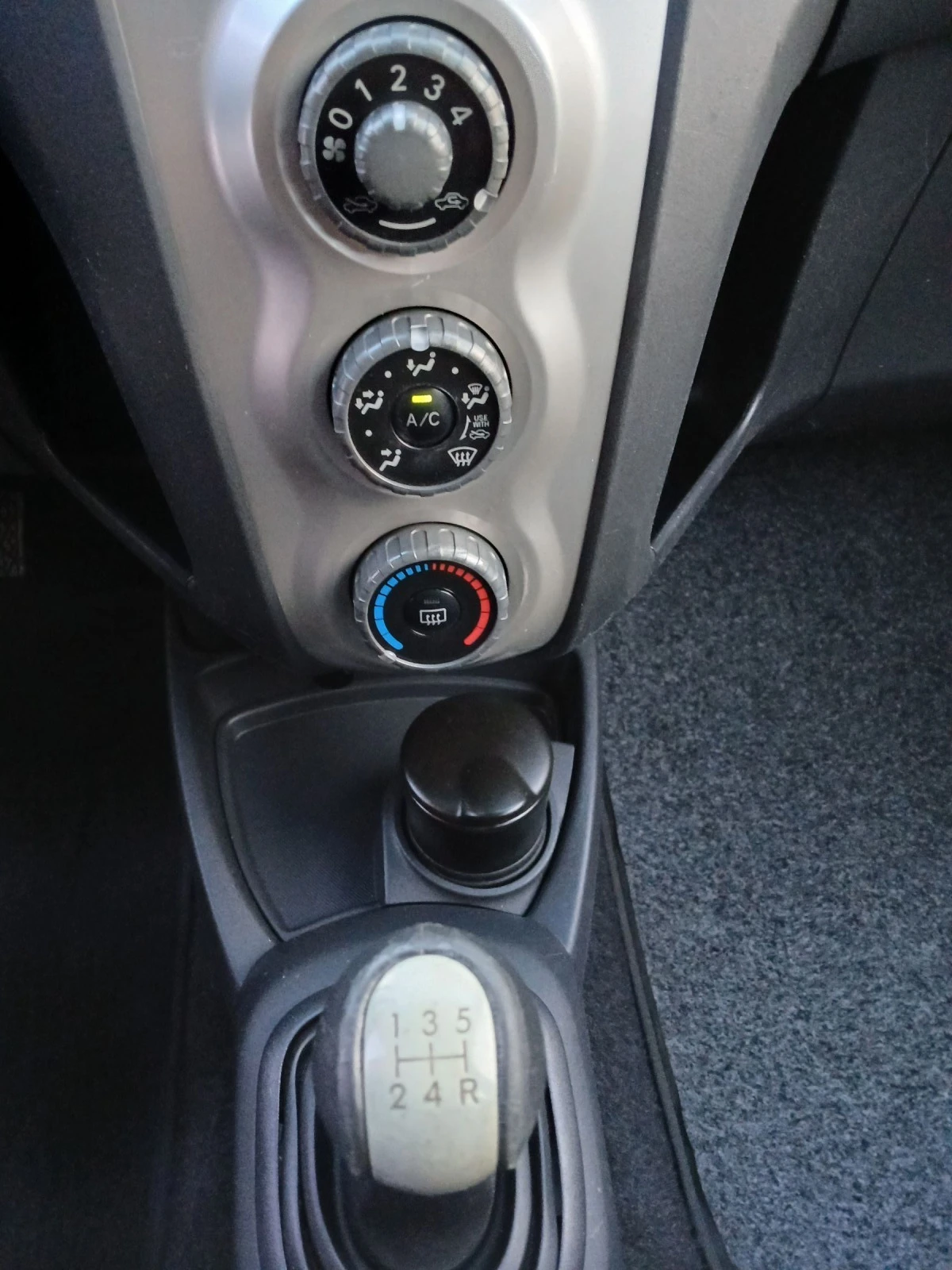 Toyota Yaris 1.0i  | Mobile.bg — изображение 11