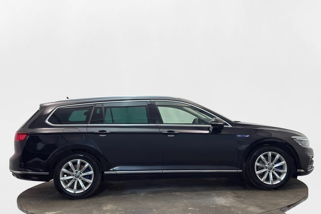 VW Passat Sportscombi GTE* Navi* Cam* LED* Теглич*  - изображение 4