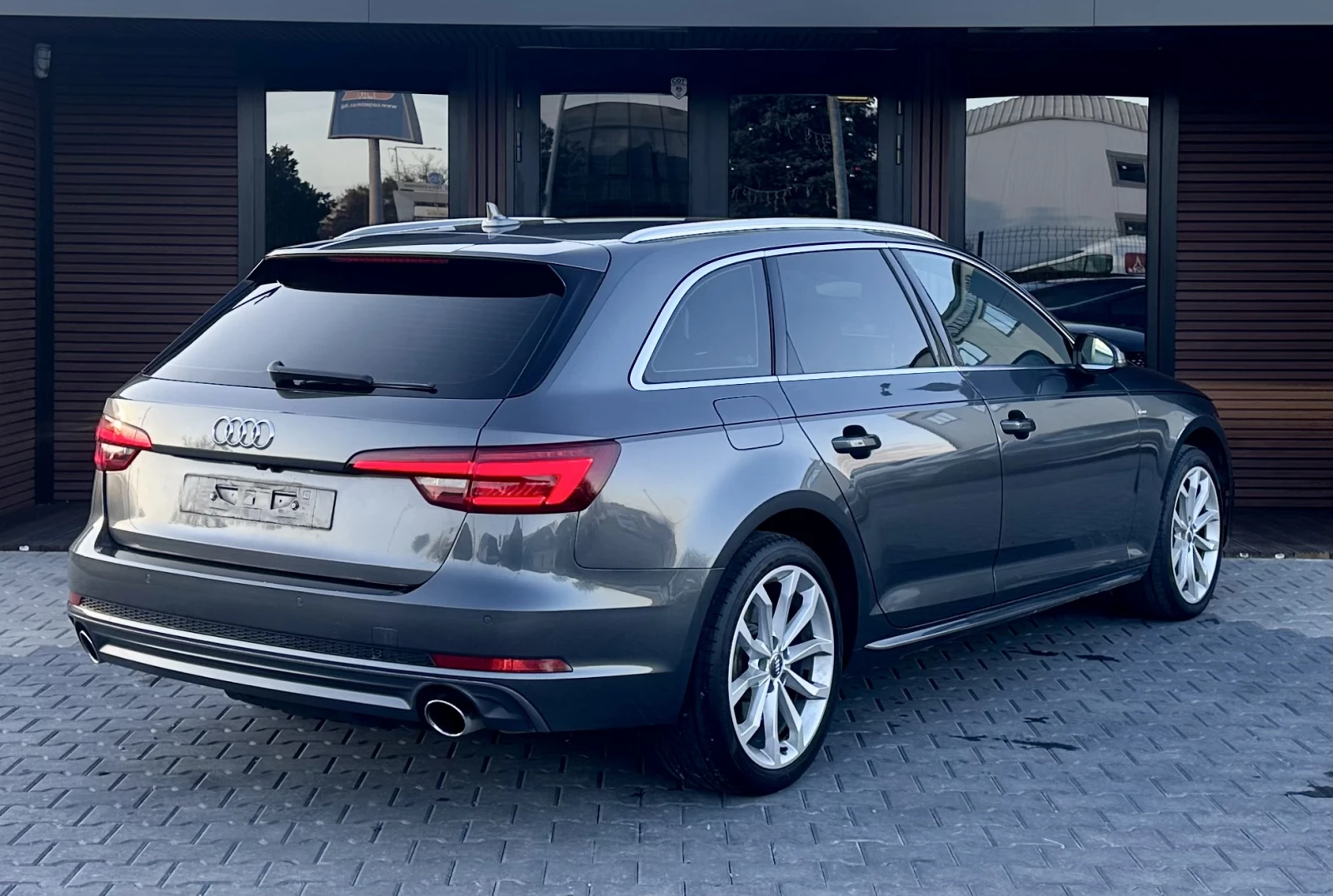 Audi A4 - S-Line - Фабричен Метан - 2.0 TFSI - Camera -  - изображение 4