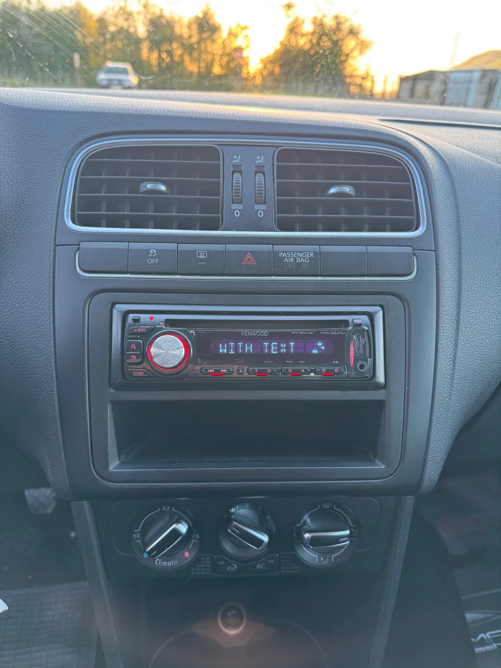 VW Polo 1.4i 86k.c. , снимка 12 - Автомобили и джипове - 54554897