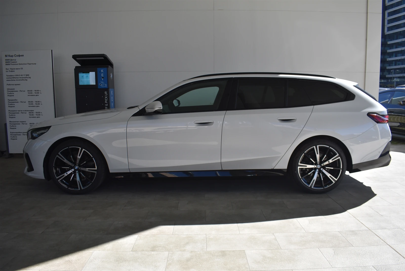 BMW 520 xDrive Touring, снимка 3 - Автомобили и джипове - 54939288